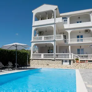 Natura With Private Pool Apartment Zadar