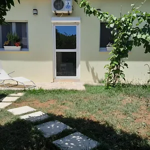 Maja Garden Apartamento Zadar